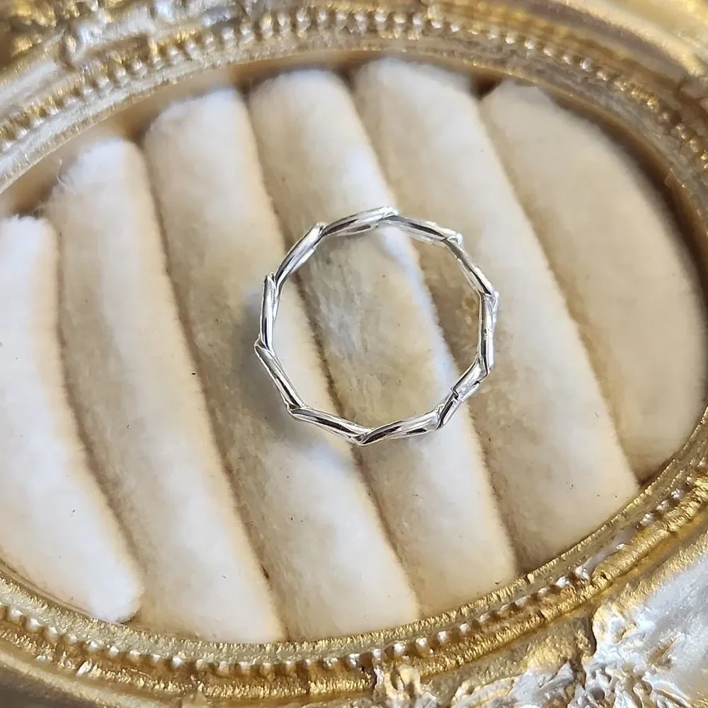 Elegant Silver Tone Women's Ring Size 7.25
